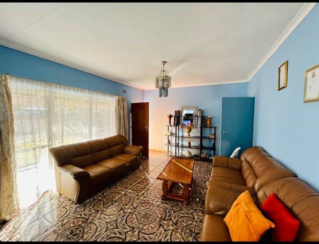 3 BEDROOM HOUSE FOR SALE IN VANDERBIJLPARK CW 2